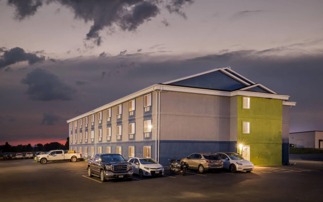 Super 8 by Wyndham Osseo WI