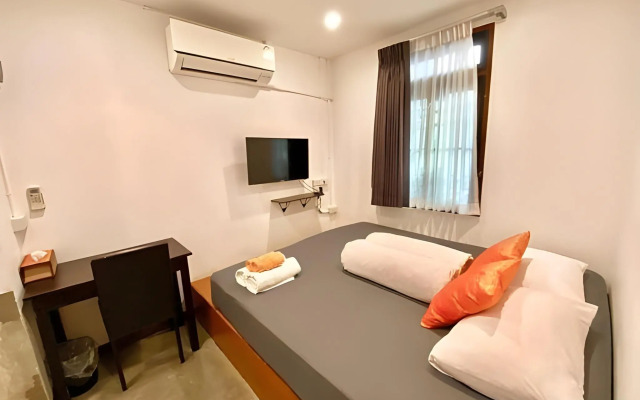 Tiny Taladnoi Hostel