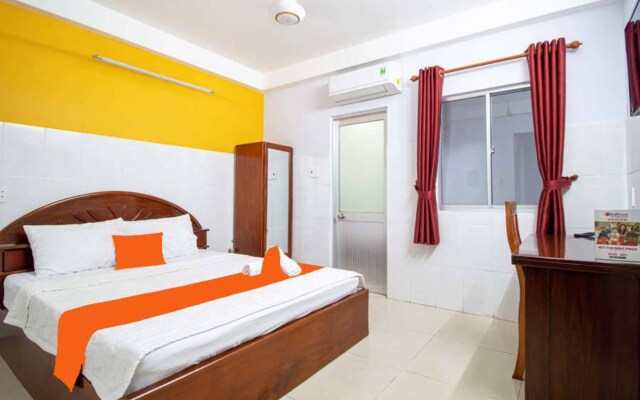 RedDoorz near Tran Nao Street