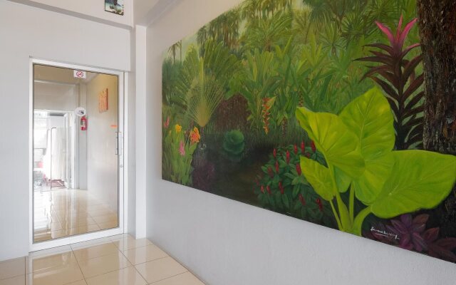 Luna Guesthouse and Travel
