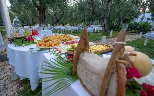 Ferienwohnung "ulivo" mit Pool und Privatstrand -1