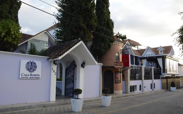 Casa Bonita Hotel & Luxury Residence