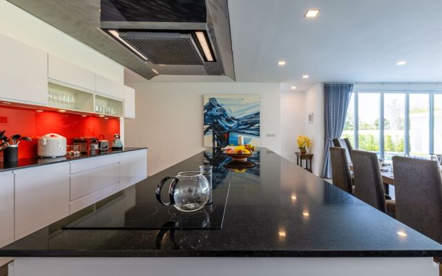 Modern 3 bedroom Pool Villa PG19