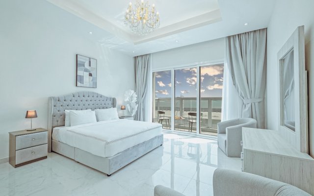 LUX White Modern Villa