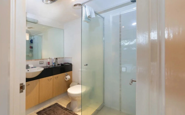 Luxurious 3 Bedroom Home In Indooroopilly Close To CBD