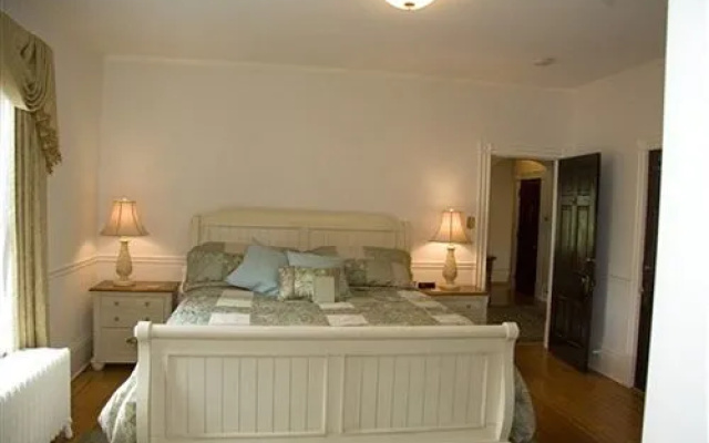 White Hall Manor Bed & Breakfast