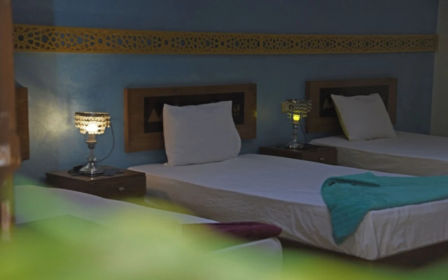 Pyramids paradise hotel