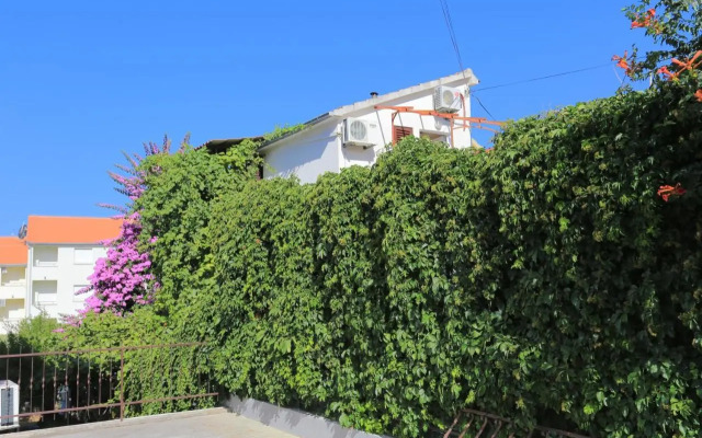 Apartments by the sea Okrug Gornji, Ciovo - 1069