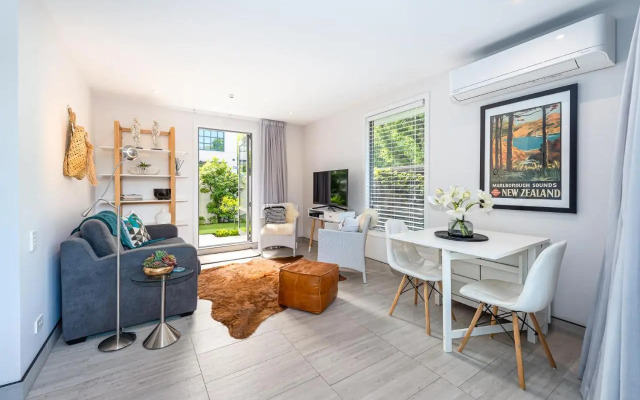 Riverside 1-Bed Apt - in the heart of the city