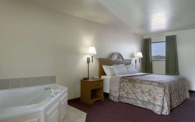 Days Inn by Wyndham Centre