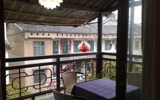 Yangshuo Xijie Woju Inn