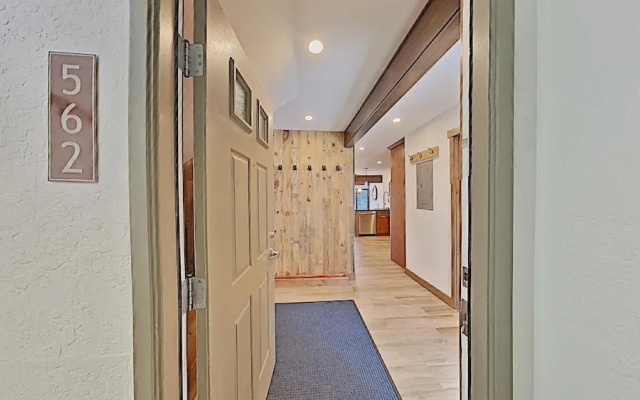 Deluxe Slopeside Home Just STEPS to Mammoth Mountain Slopes and Village Gondola - 3 Spas, Sauna and Pool by RedAwning
