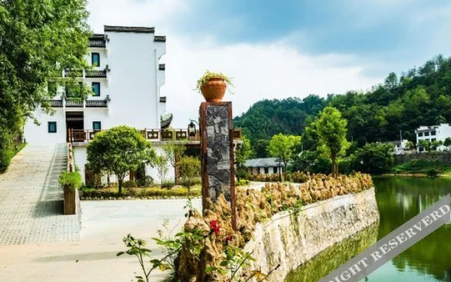 Shoulv Hanshe Qianbaidu Hotel