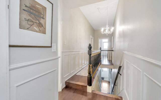 QuickStay - Chic & Modern Townhouse in Little Italy