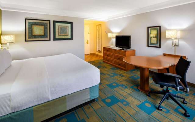 La Quinta Inn & Suites by Wyndham Greenville Haywood - фото 4