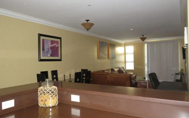 2 Bed 2 Bath in Studio City