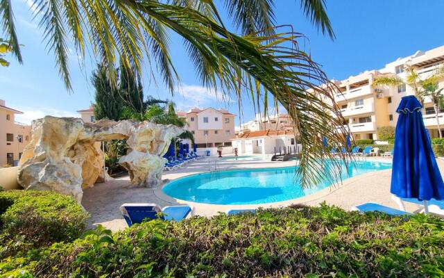 Yaar Apartment with pool and tennis court
