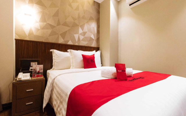 RedDoorz Premium @ South Triangle Quezon City