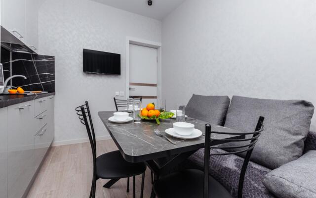 Orange Apart Alpine Quarter