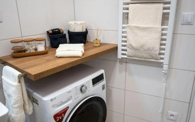 ⭑ Comfy VIP studio in the center with Netflix