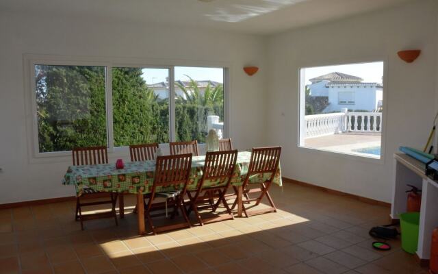 Spacious Villa With Private Swimming Pool in Ambolo