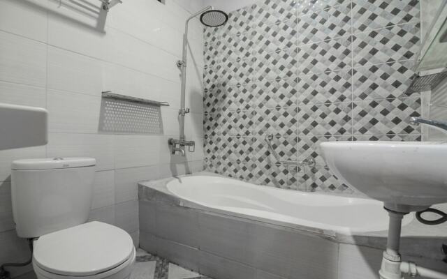 RedDoorz Plus near Lippo Cikarang Mall 2