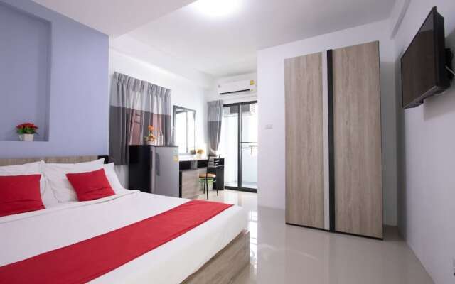 Salinsiri at Lat Krabang