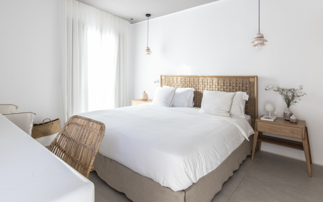 Adorno Beach Hotel & Suites