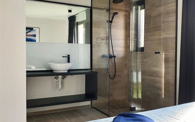 Luxurious Villa in a Residential Location