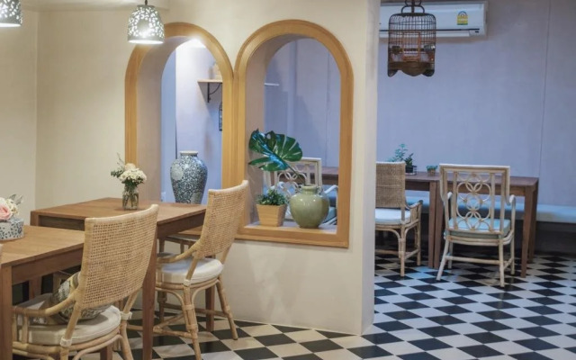 Vera Nidhra - Self check-in after 6pm