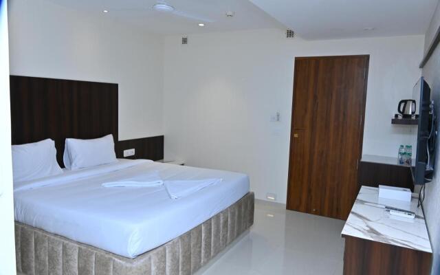 Grand Manor Suites