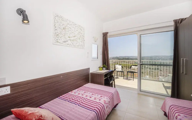 Summer Breeze Penthouse with large Terrace and Hot Tub by Getaways Malta