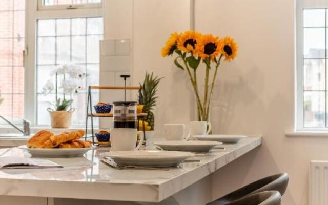 Luxury Southampton house with garden and parking