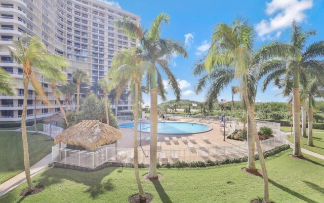 Ideal Beachfront Condo With Pool and two Balconies