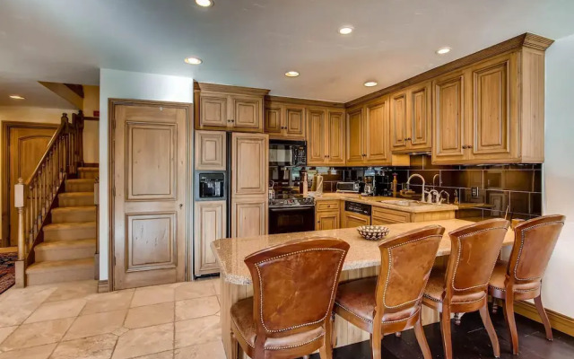 Westwind 404 3BD 3BA Plat. Condo