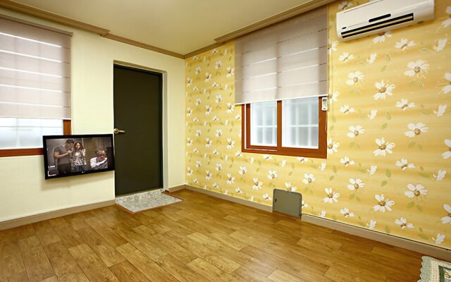 Pocheon Sanjeong Lake Travel Sketch Pension