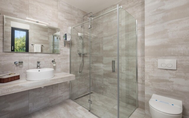 Amazing Apartment in Malinska With Wifi and 2 Bedrooms