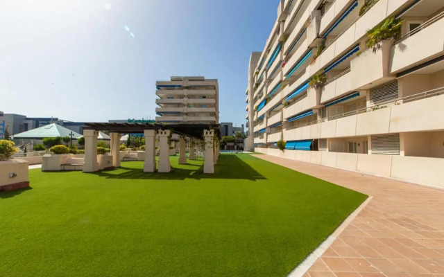 Trendy Apt. Puerto Banús (Free Parking & Pool) - RDR208