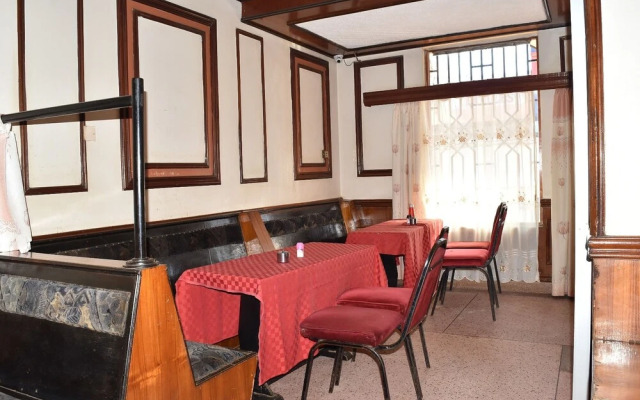 Ibis  2000 Hotel Karatina