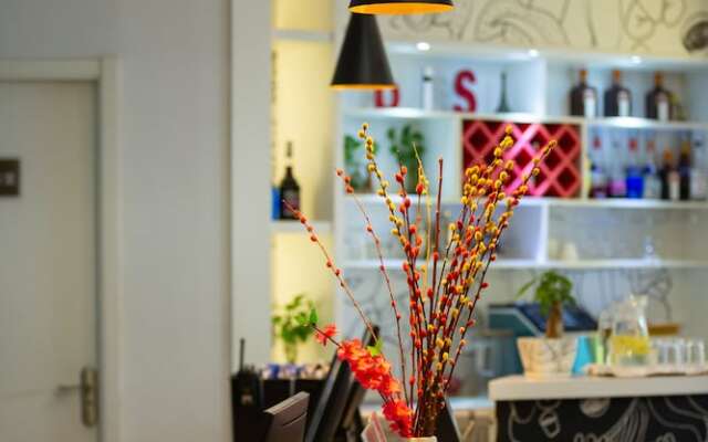 Hotel ibis Luoyang Railway Station