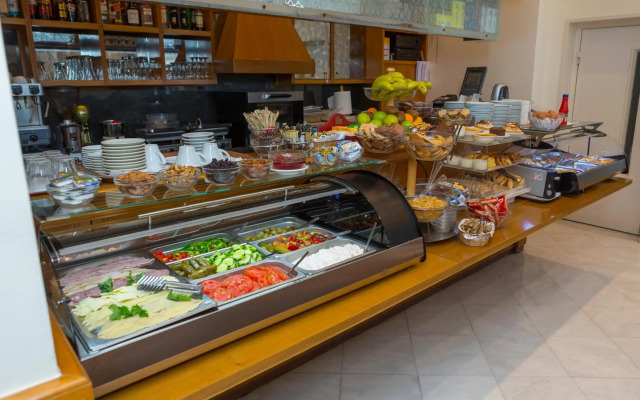 Ionian Plaza Hotel