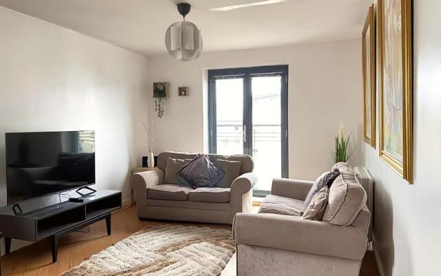 Lovely 2-Bedrooms Apartment Step to The Beach