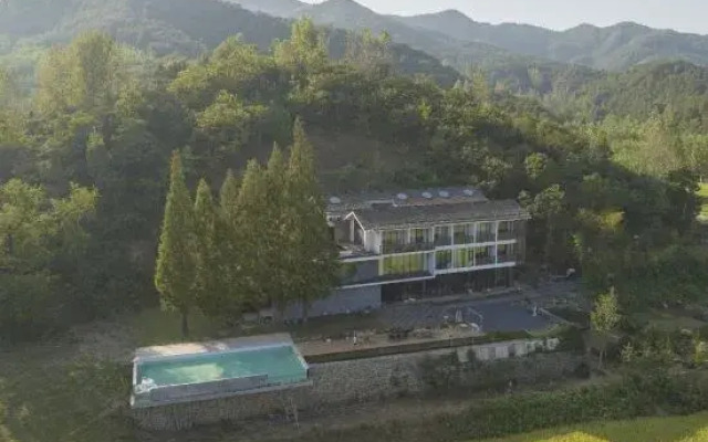 Sansheng Youxing Swimming Pool Vacation Apartment (Yinxing Valley)