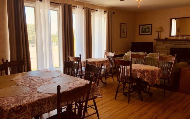 Anne Shirley Motel & Cottages