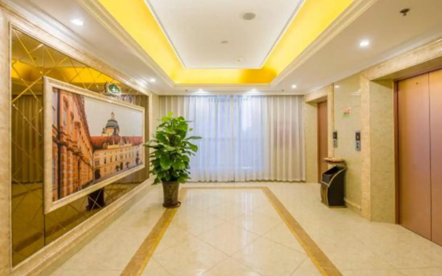 Vienna Hotel (Chongzhou High Speed Railway Station)