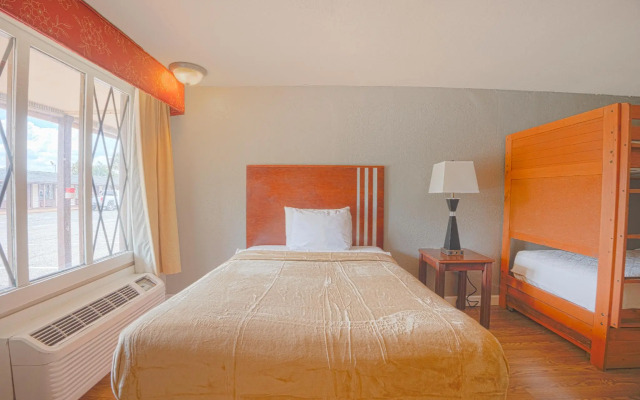 Liberty Garden Inn by OYO Kissimmee near Disney World