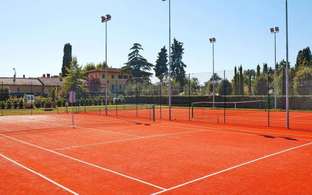 Apartment in Vinci With Pool and Wellness