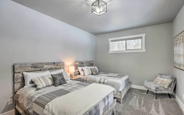 Northwest Sunriver Getaway w/ Community Amenities!