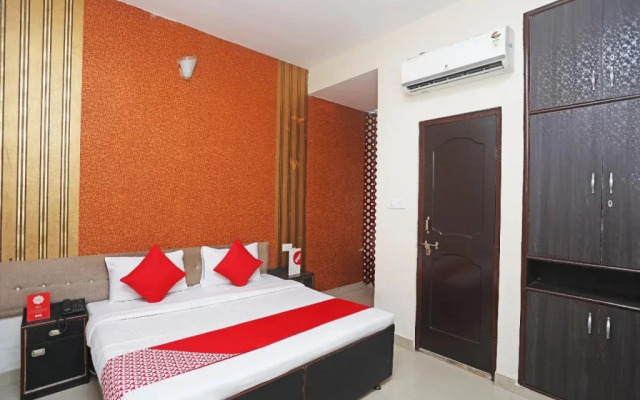Oyo 17357 Hotel Royal Touch