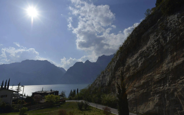 Hi Hotels Torbole Pool & Spa